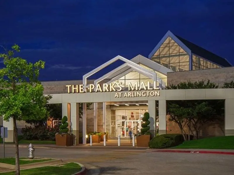Parks Mall Shooting: Tragic Shooting Incident Claims One Life at Parks Mall in Arlington TX Heavy Police Presence and Lockdown Implemented